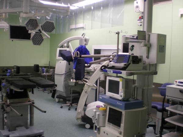 Операционная новой онкологической больницы в Песочном